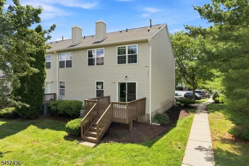 8 Ashley Ct Franklin, NJ 08873