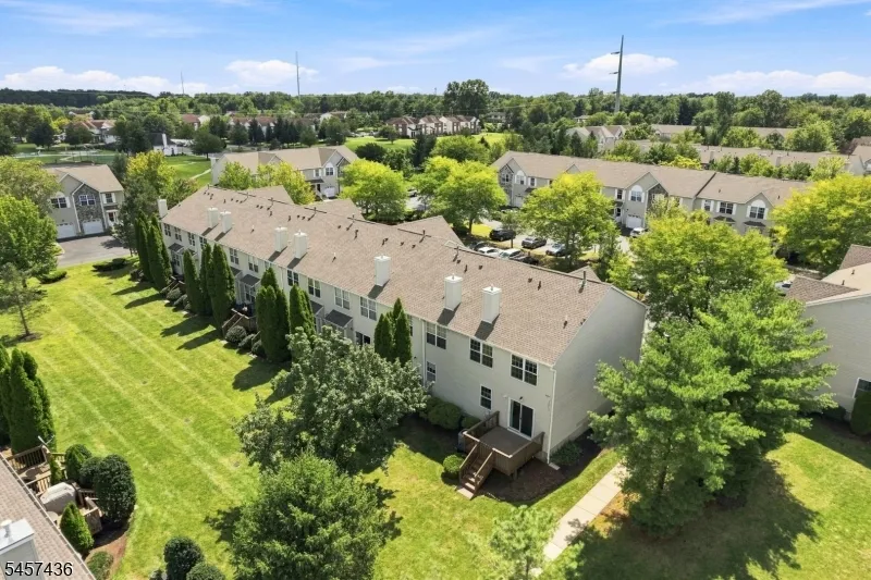 8 Ashley Ct Franklin, NJ 08873