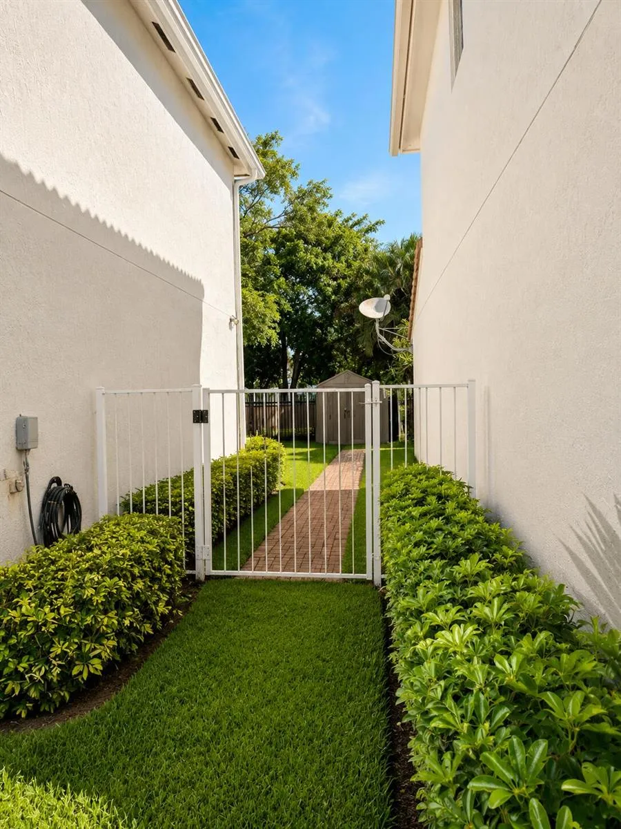11957 DONLIN DRIVE Wellington, FL 33414