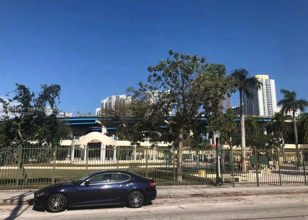 318 SW 4th Ave #1 Miami, FL 33130
