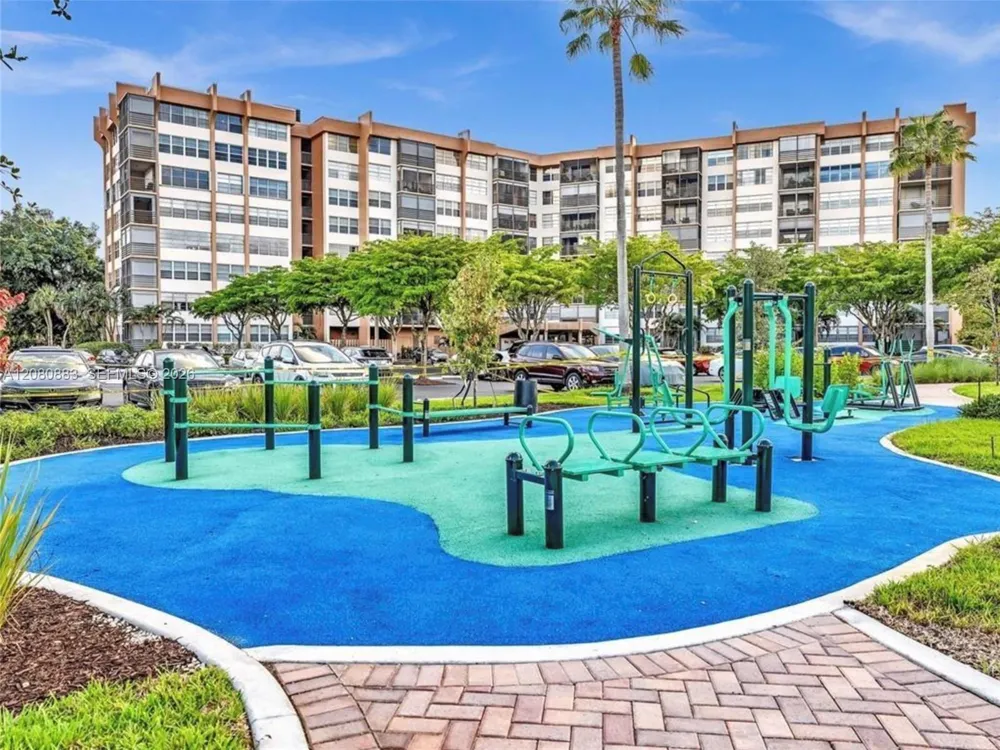 1200 Saint Charles Pl #411 Pembroke Pines, FL 33026