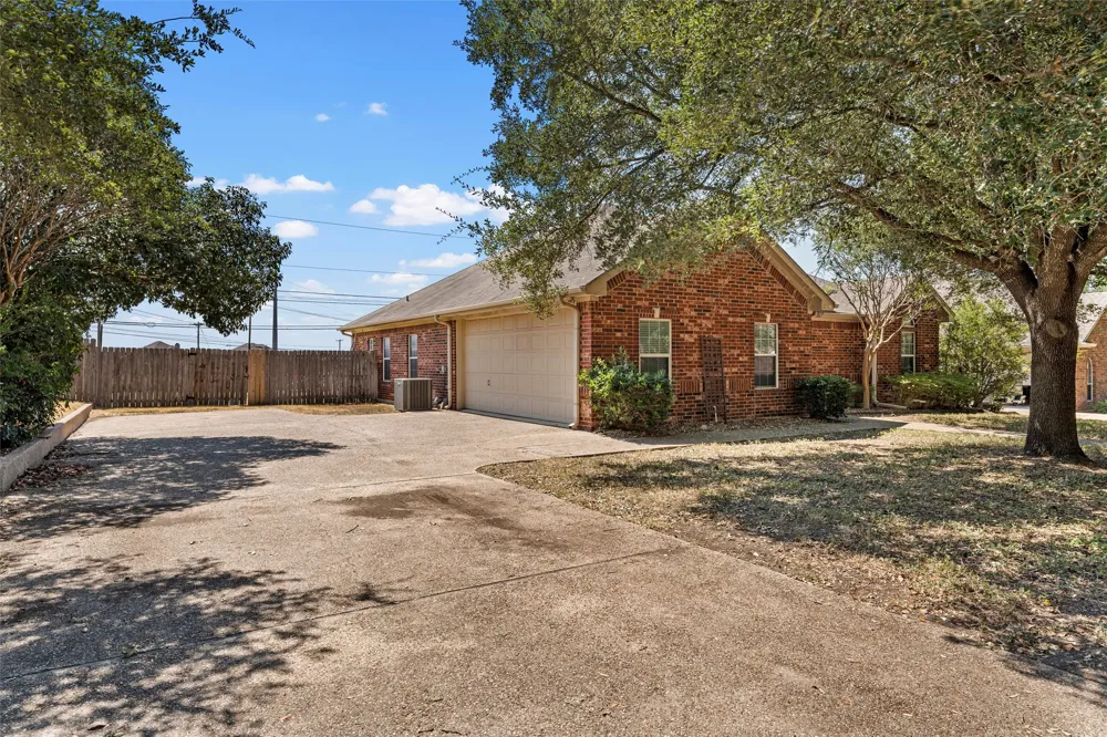 217 Keswick Drive Hewitt, TX 76643