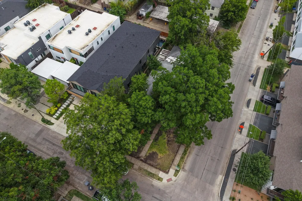 2300 Prairie Avenue Dallas, TX 75204