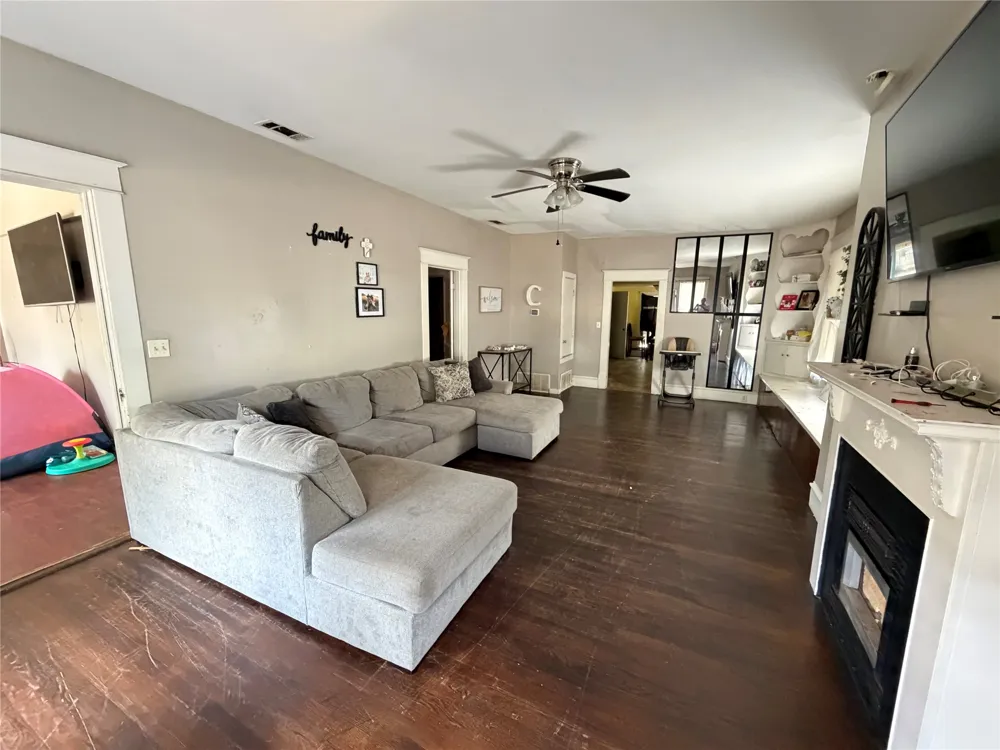 803 W Lone Star Avenue Cleburne, TX 76033