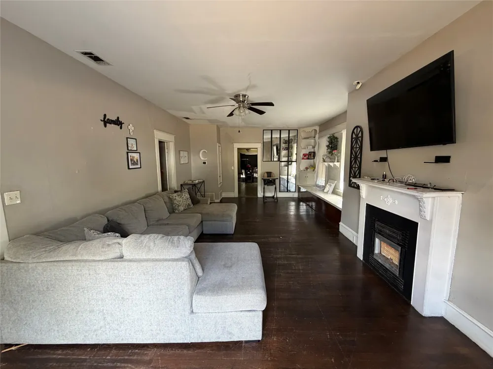 803 W Lone Star Avenue Cleburne, TX 76033