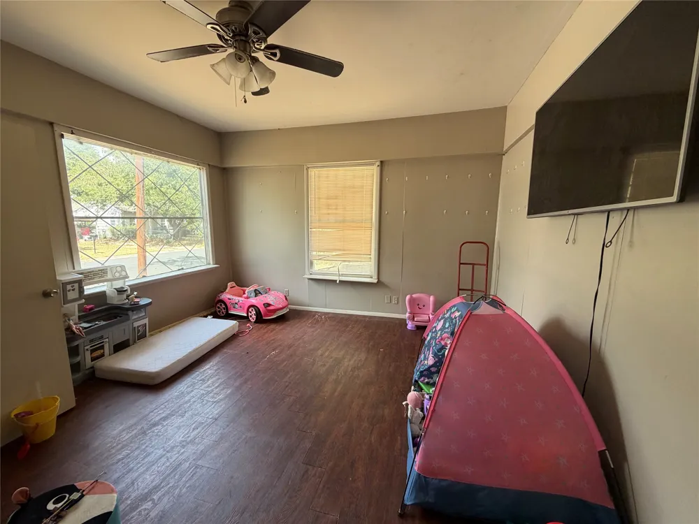 803 W Lone Star Avenue Cleburne, TX 76033