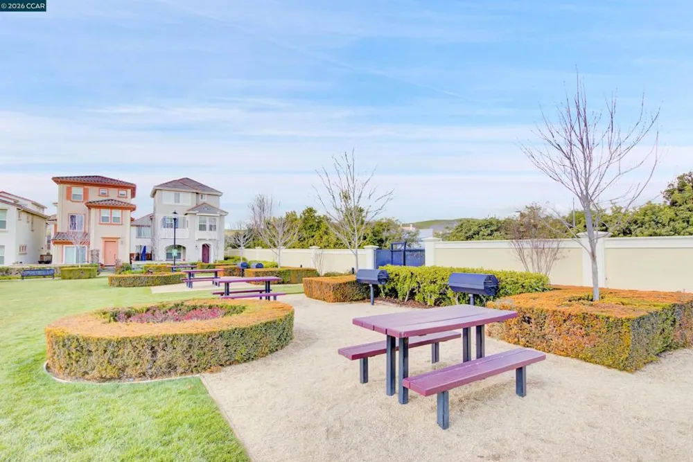 175 Selby Ln #7 Livermore, CA 94551