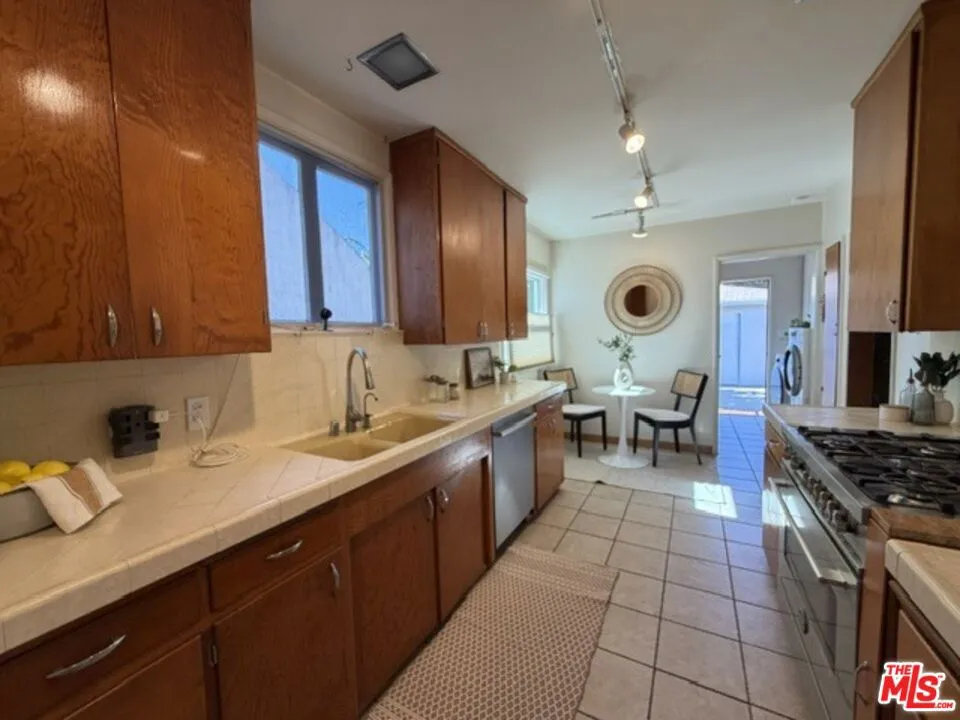 12207 Palms Boulevard Los Angeles, CA 90066