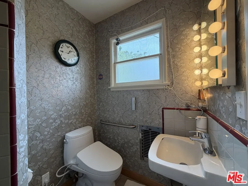 12207 Palms Boulevard Los Angeles, CA 90066