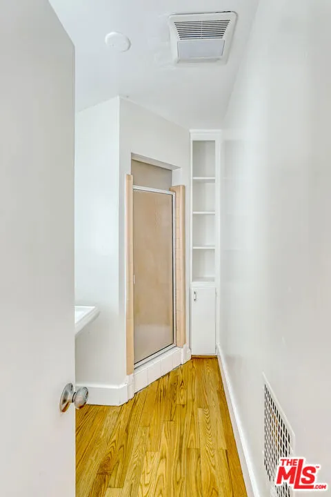 15905 Enadia Way Los Angeles, CA 91406