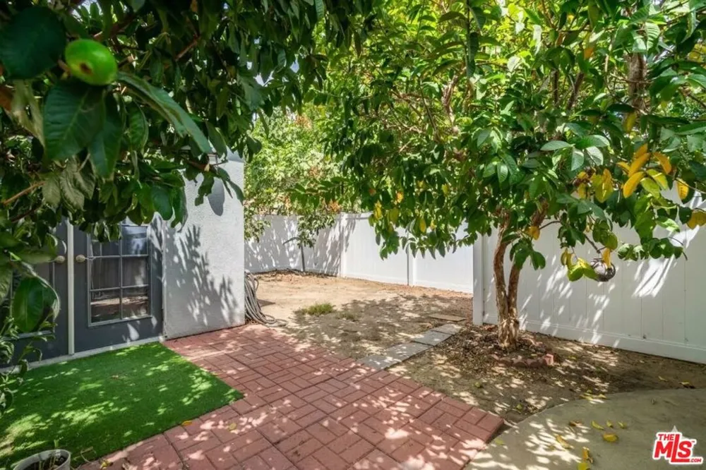 15905 Enadia Way Los Angeles, CA 91406