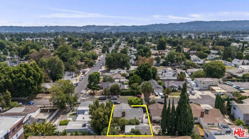 15905 Enadia Way Los Angeles, CA 91406