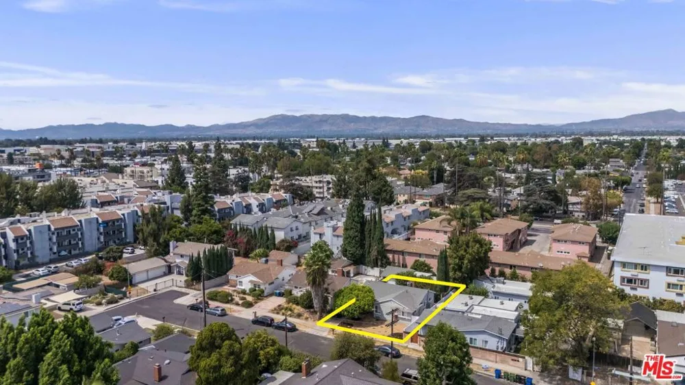 15905 Enadia Way Los Angeles, CA 91406