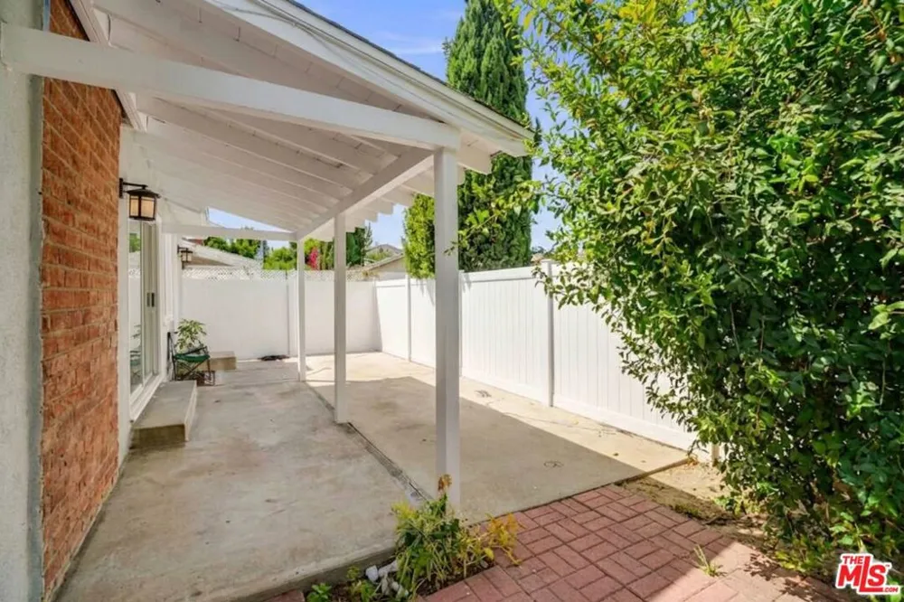 15905 Enadia Way Los Angeles, CA 91406