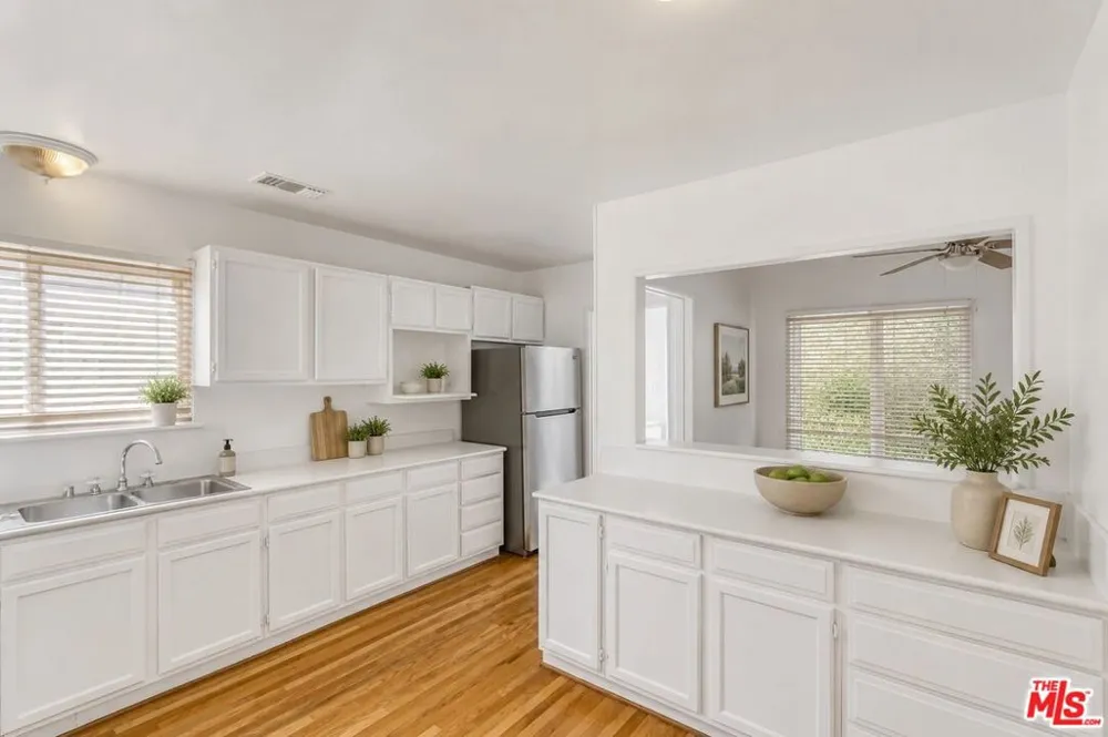 15905 Enadia Way Los Angeles, CA 91406