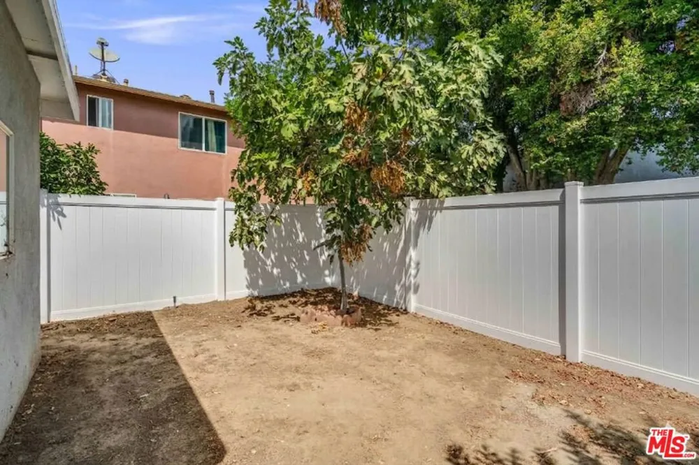 15905 Enadia Way Los Angeles, CA 91406