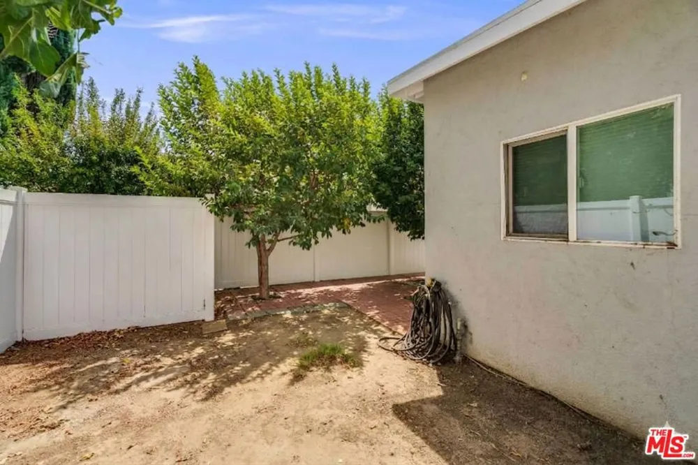 15905 Enadia Way Los Angeles, CA 91406