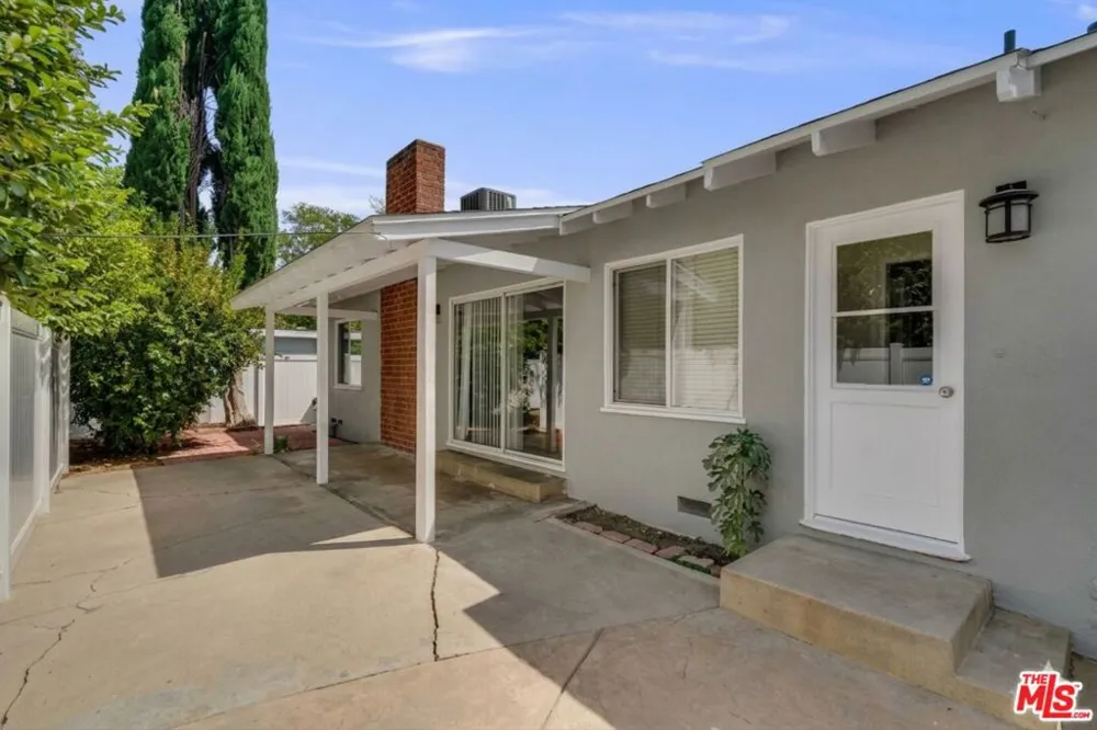 15905 Enadia Way Los Angeles, CA 91406