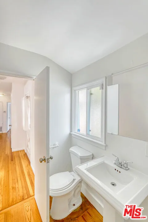 15905 Enadia Way Los Angeles, CA 91406