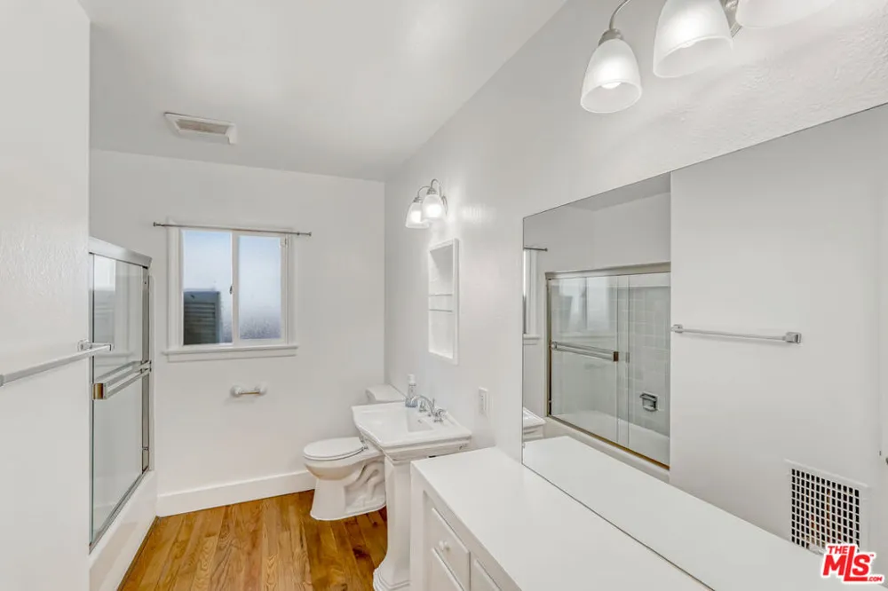 15905 Enadia Way Los Angeles, CA 91406