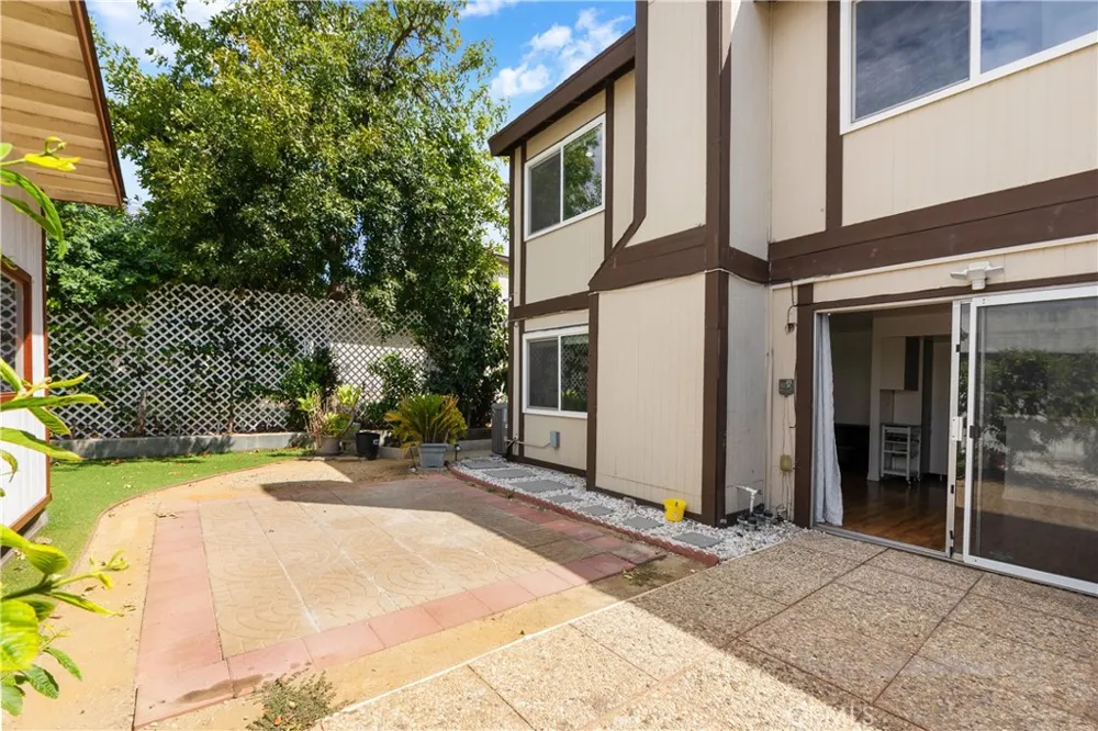 8515 Burnet #B Avenue ##B North Hills, CA 91343