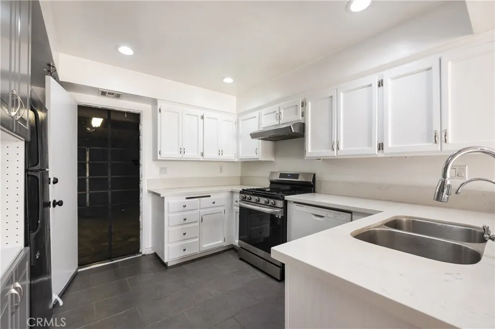 8515 Burnet #B Avenue ##B North Hills, CA 91343