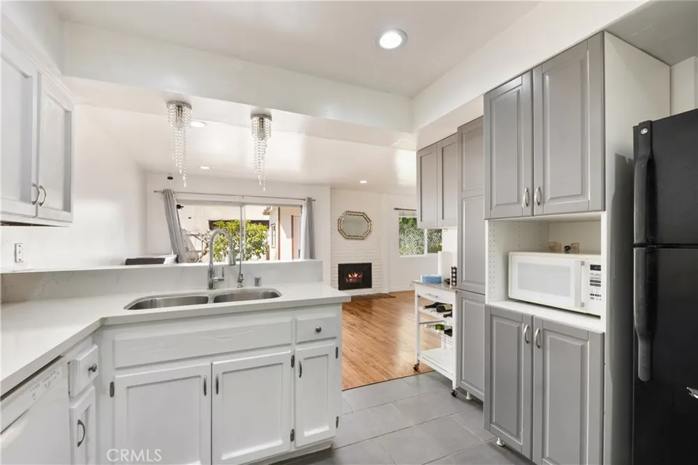 8515 Burnet #B Avenue ##B North Hills, CA 91343
