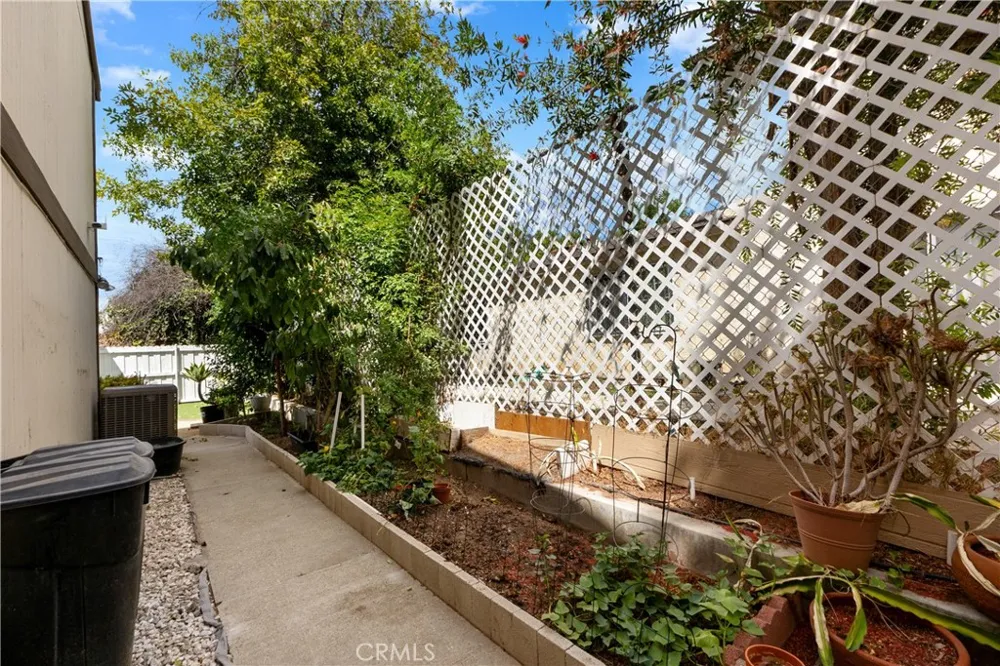 8515 Burnet #B Avenue ##B North Hills, CA 91343