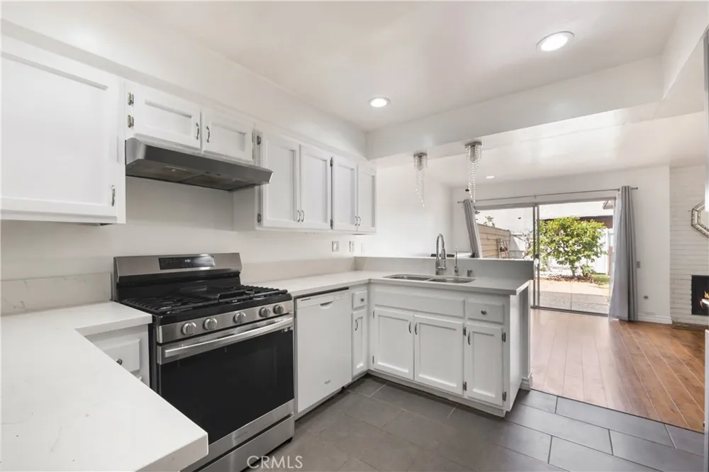 8515 Burnet #B Avenue ##B North Hills, CA 91343