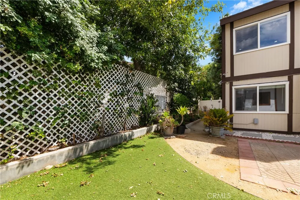 8515 Burnet #B Avenue ##B North Hills, CA 91343