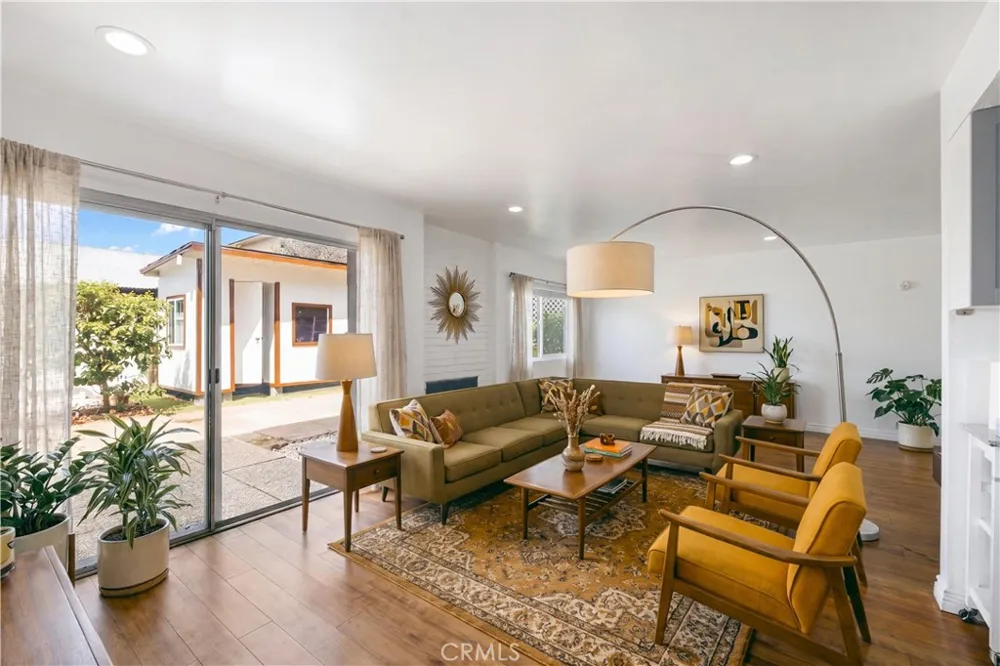 8515 Burnet #B Avenue ##B North Hills, CA 91343