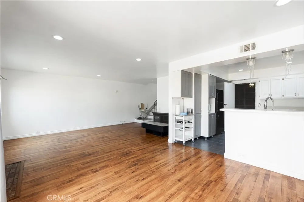 8515 Burnet #B Avenue ##B North Hills, CA 91343