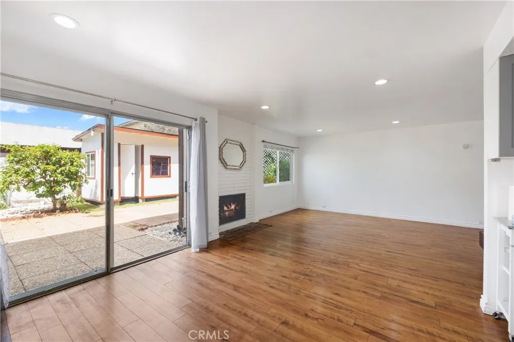 8515 Burnet #B Avenue ##B North Hills, CA 91343