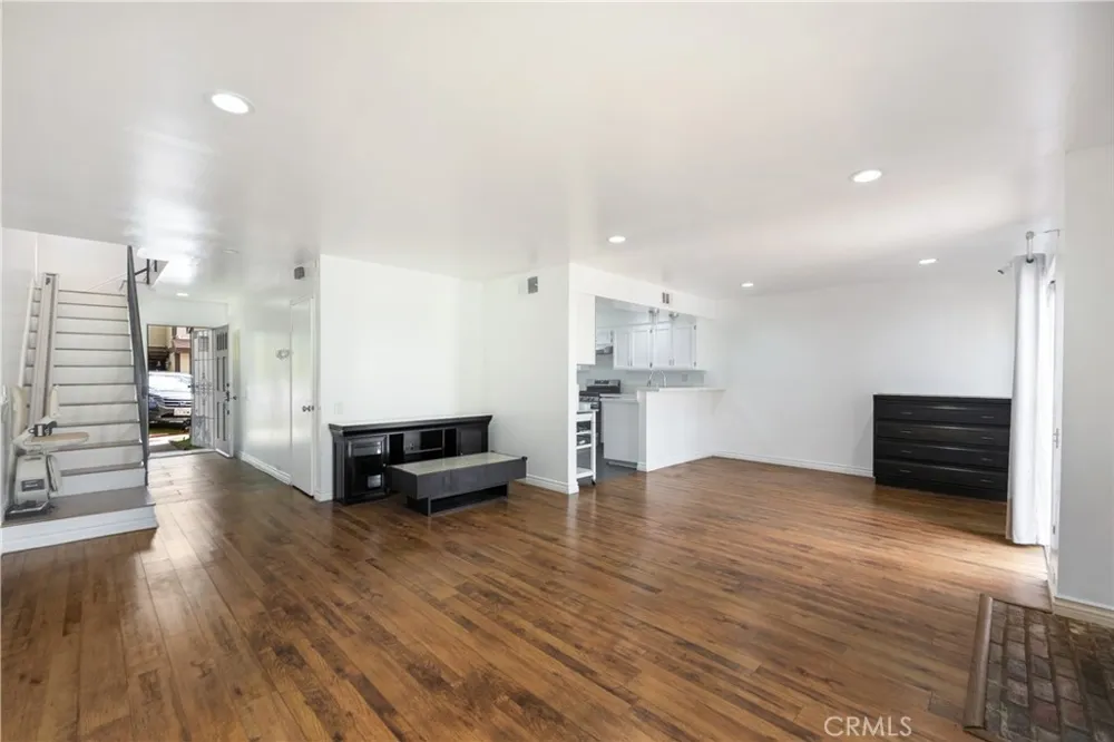 8515 Burnet #B Avenue ##B North Hills, CA 91343