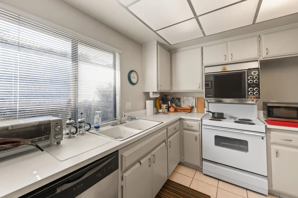2367 Miramonte Circle W #C Palm Springs, CA 92264