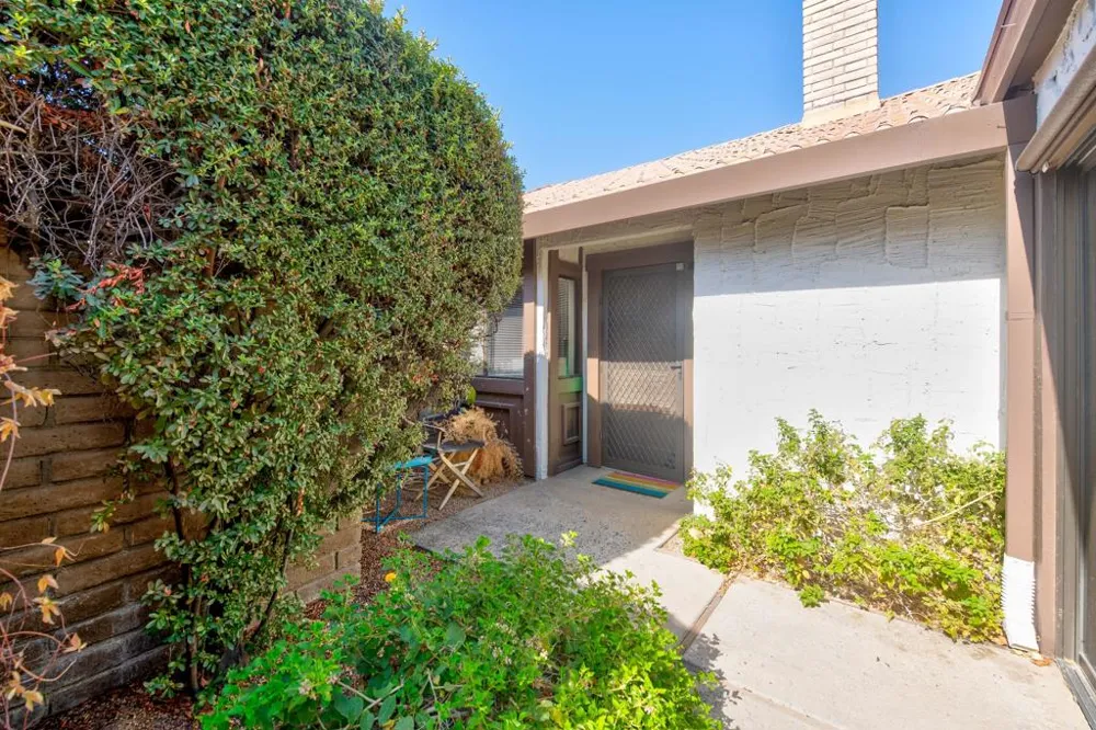 2367 Miramonte Circle W #C Palm Springs, CA 92264