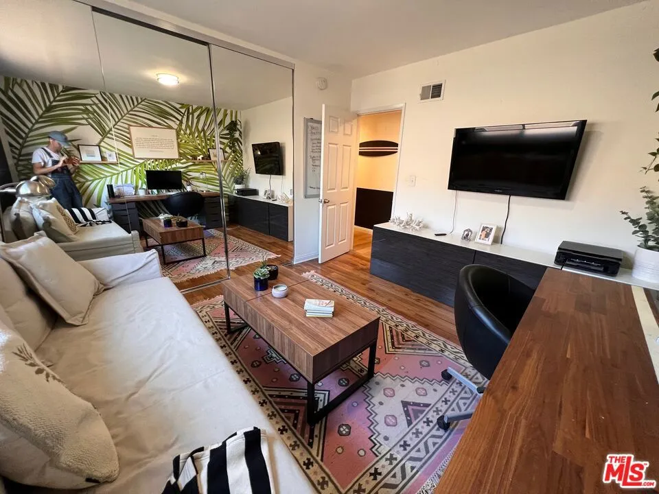 22477 Liberty Bell Road Calabasas, CA 91302