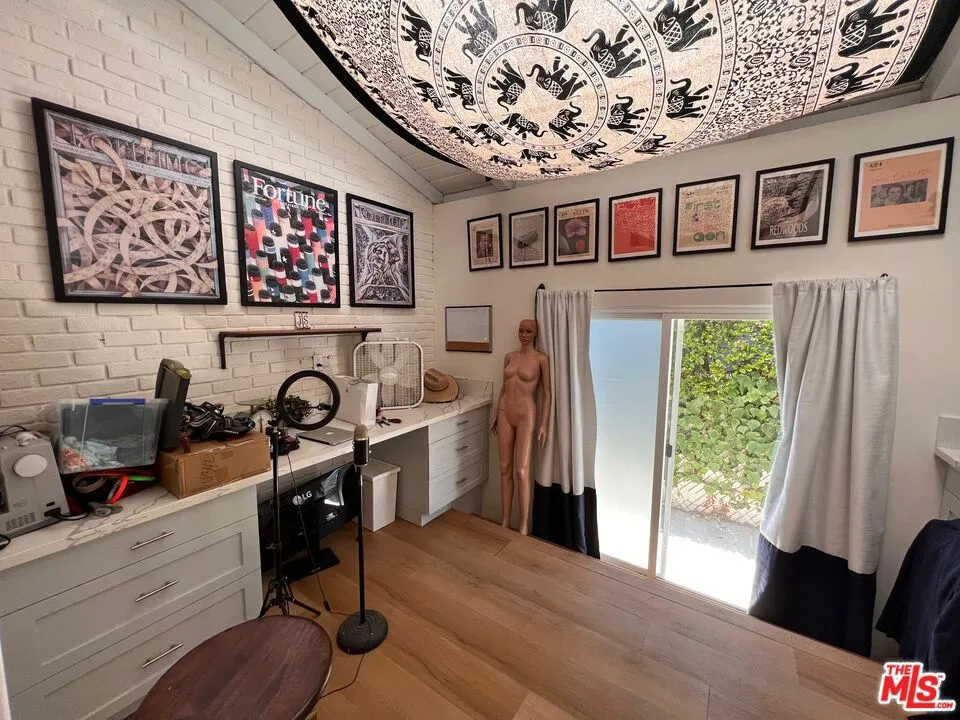 22477 Liberty Bell Road Calabasas, CA 91302