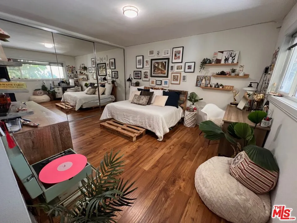 22477 Liberty Bell Road Calabasas, CA 91302