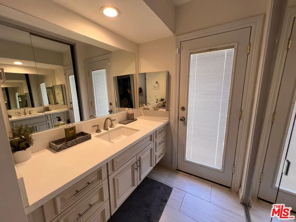 22477 Liberty Bell Road Calabasas, CA 91302
