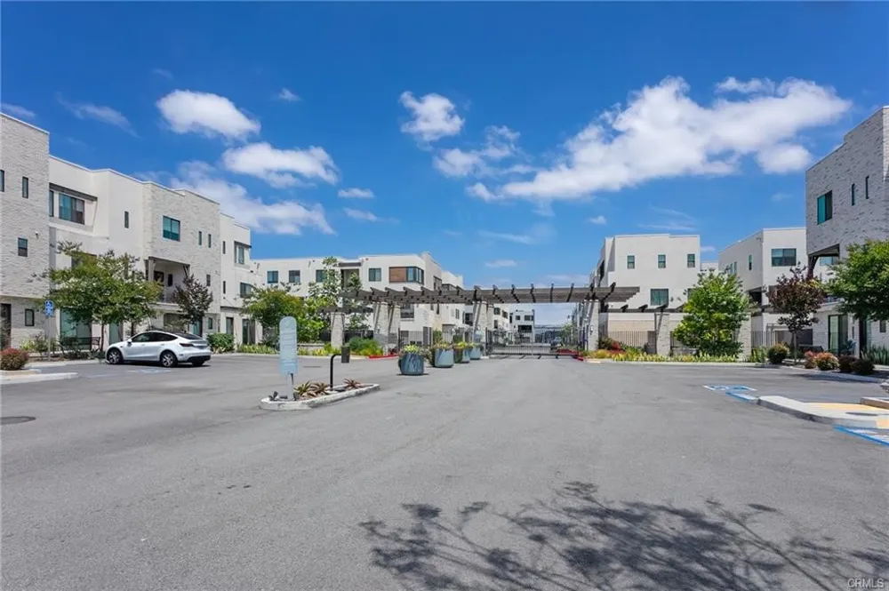 2151 Crescent Walk Gardena, CA 90249