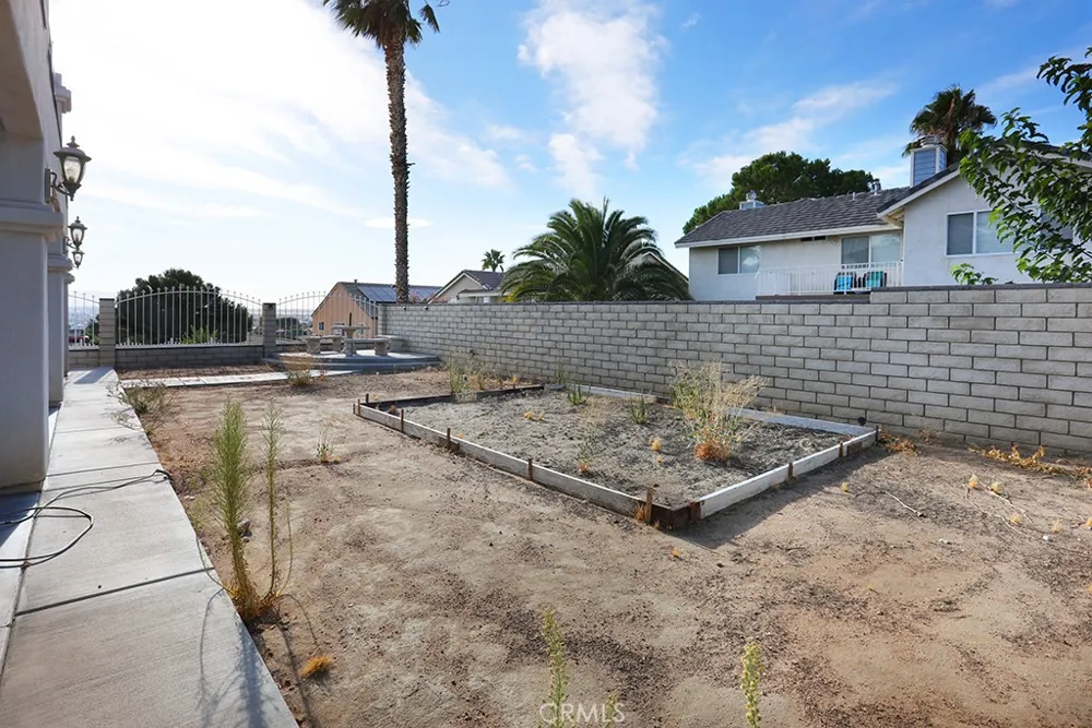 17715 Vista Point Victorville, CA 92395