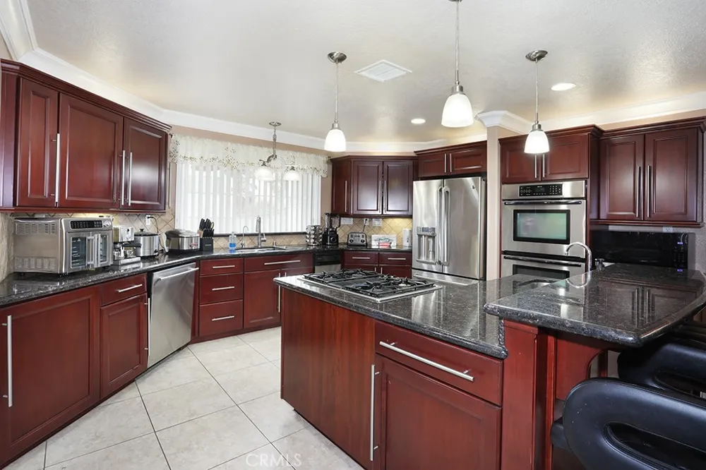 17715 Vista Point Victorville, CA 92395
