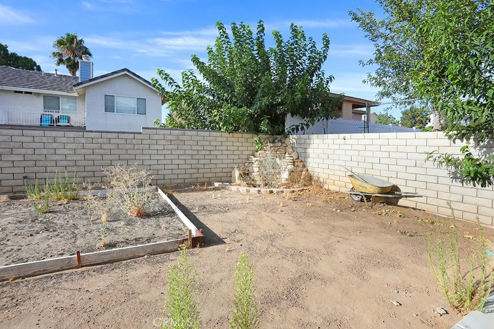17715 Vista Point Victorville, CA 92395