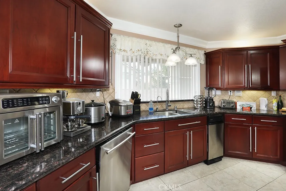 17715 Vista Point Victorville, CA 92395