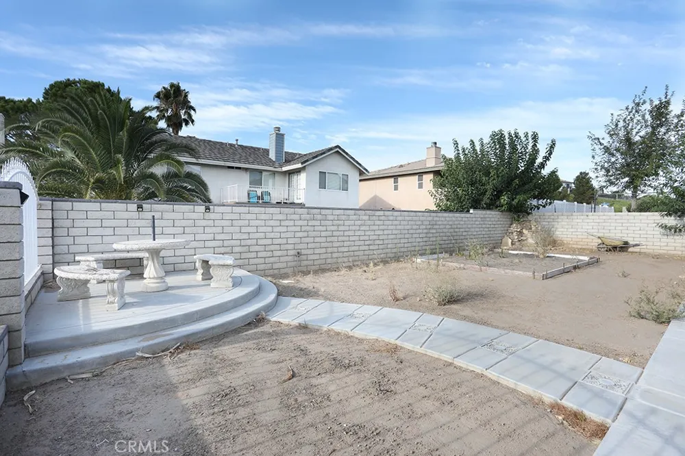 17715 Vista Point Victorville, CA 92395