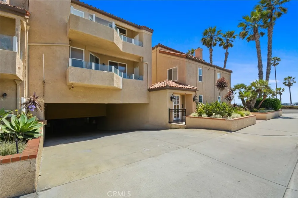 2000 Pacific Coast HWY APT 308 Huntington Beach, CA 92648