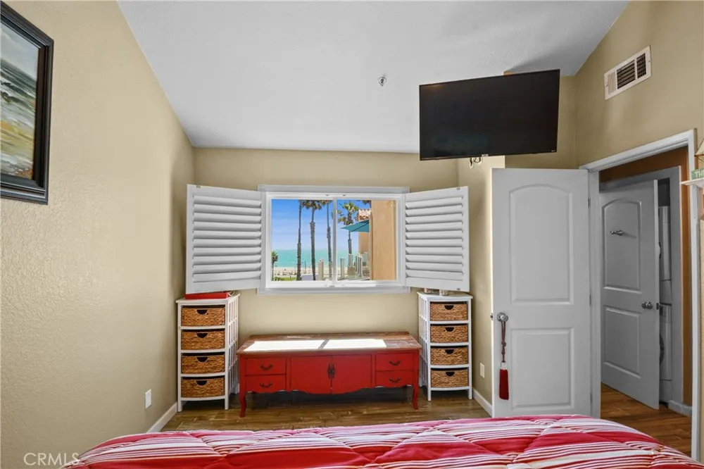 2000 Pacific Coast HWY APT 308 Huntington Beach, CA 92648