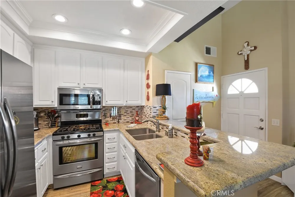 2000 Pacific Coast HWY APT 308 Huntington Beach, CA 92648