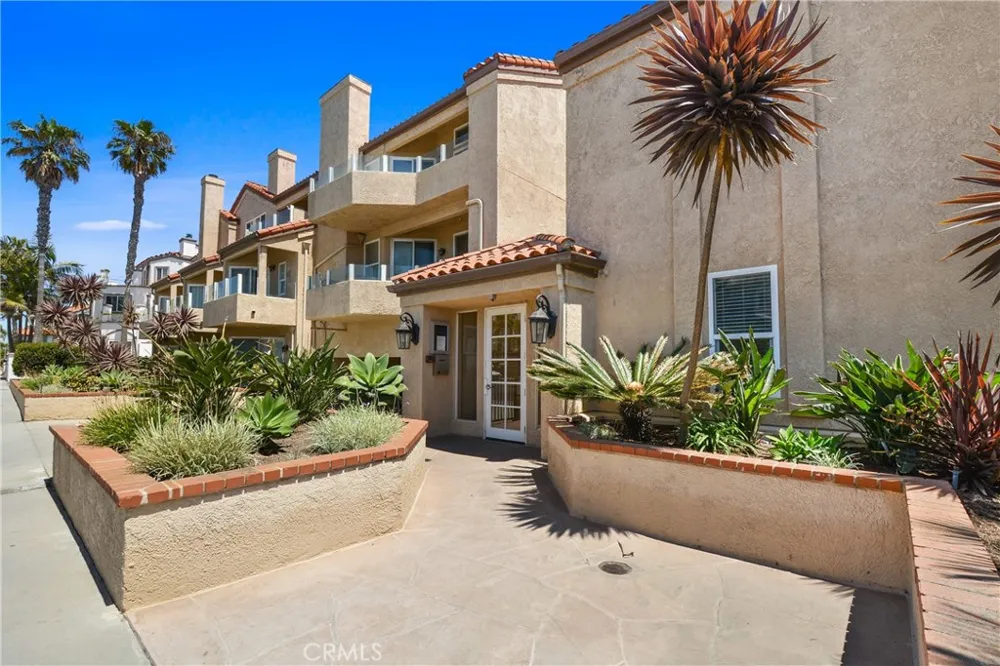 2000 Pacific Coast HWY APT 308 Huntington Beach, CA 92648